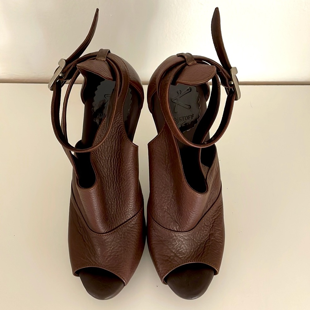 Kristoff brown leather toe booties heels. Size 8. New